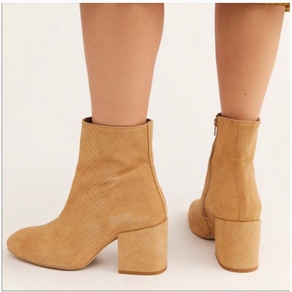 Free People Nicola Chunky Block Heel Suede Ankle Boots Size 41 - Picture 3 of 16